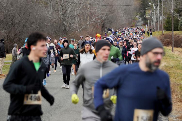 crowd of runners in 5k