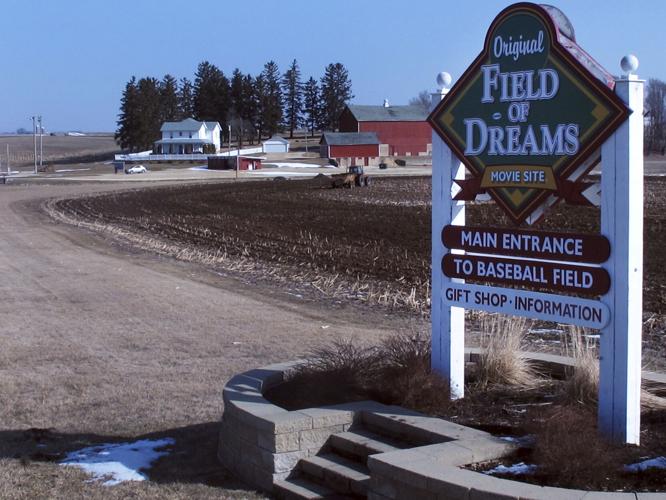 Hollywood ending as White Sox top Yankees at 'Field of Dreams' site in Iowa