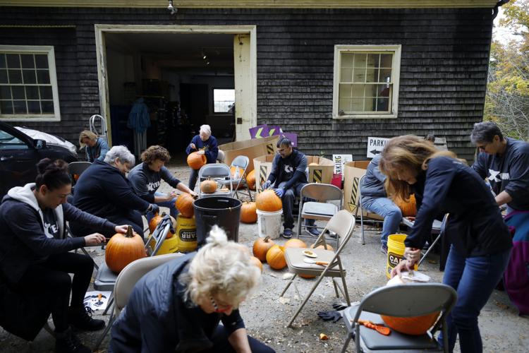 Photos Pumpkin Carving for Incredible Naumkeag Pumpkin Show