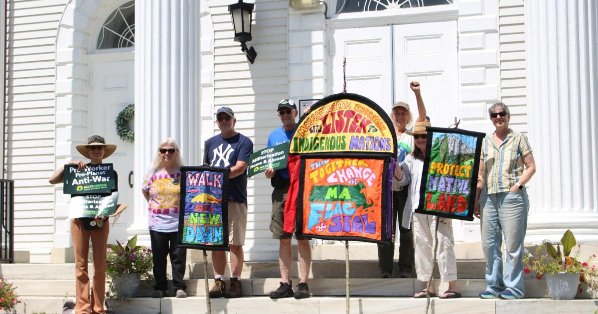 Group walks from Williamstown to Boston to press for new state flag