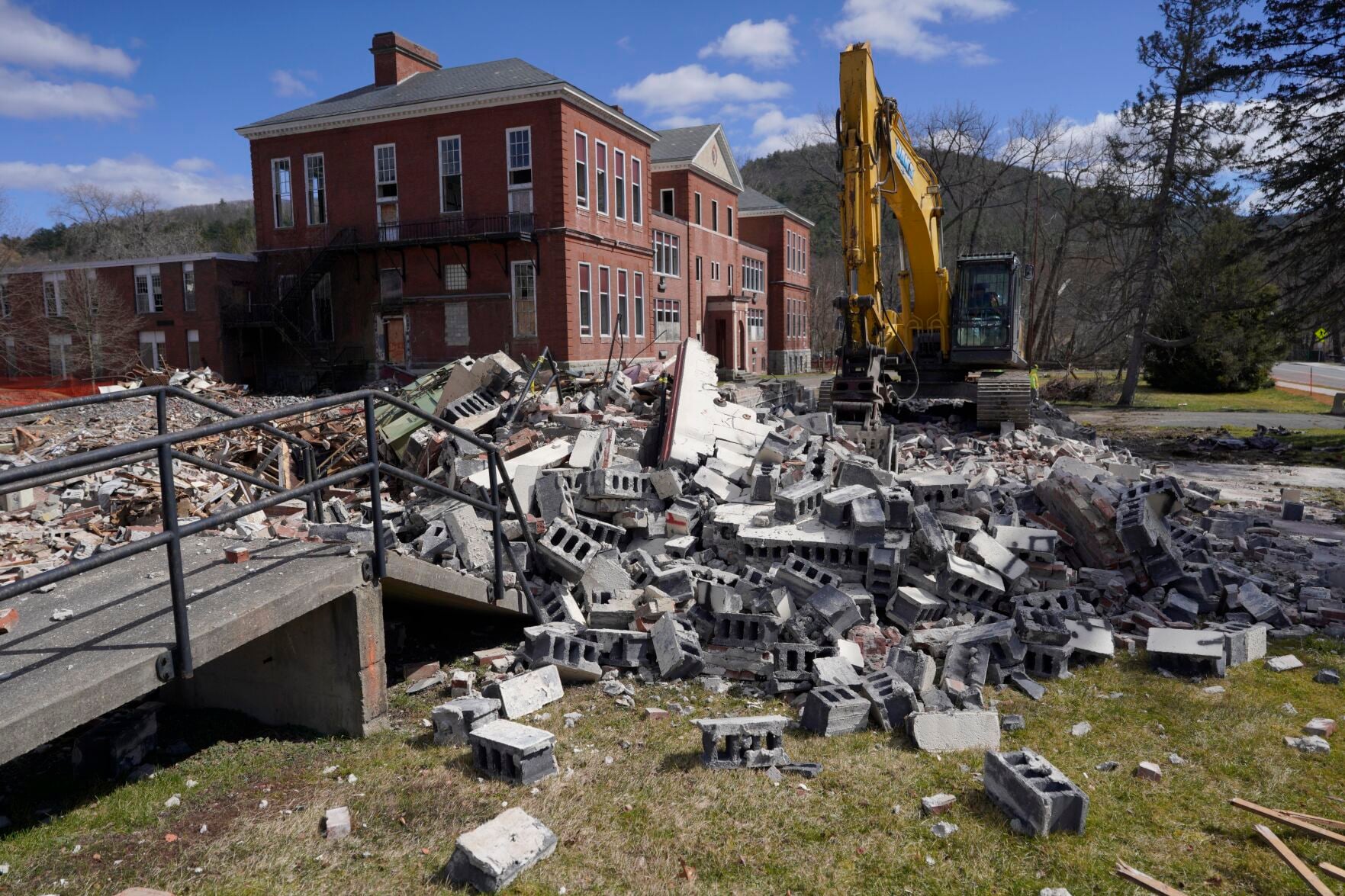 berkshireeagle.com - Talia Lissauer - Former Searles School hotel developer has until Dec. 31 to move project forward