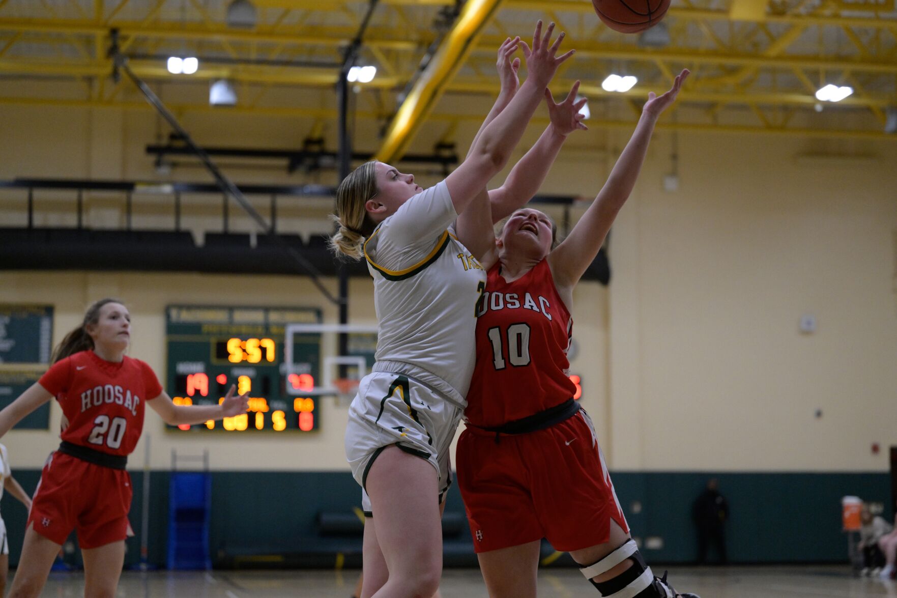 balcom and billetz play basketball