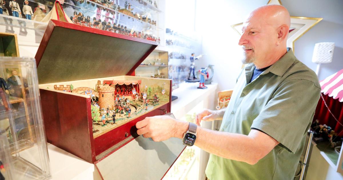 Nat Bohrer winding music box