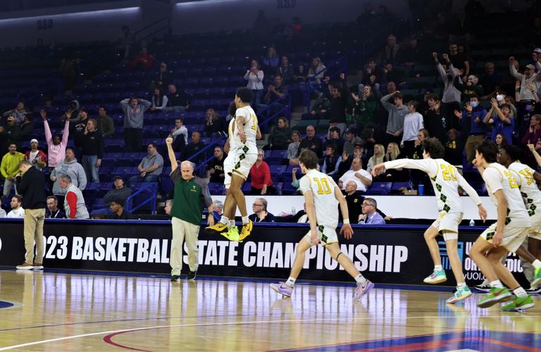 coach pumps fist
