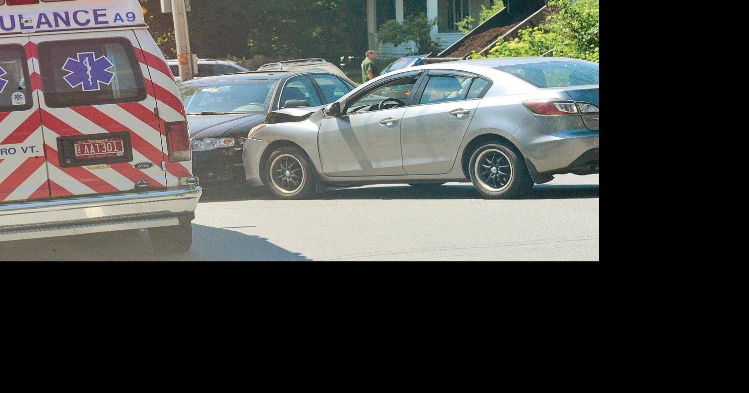 Photo Twocar crash in Guilford