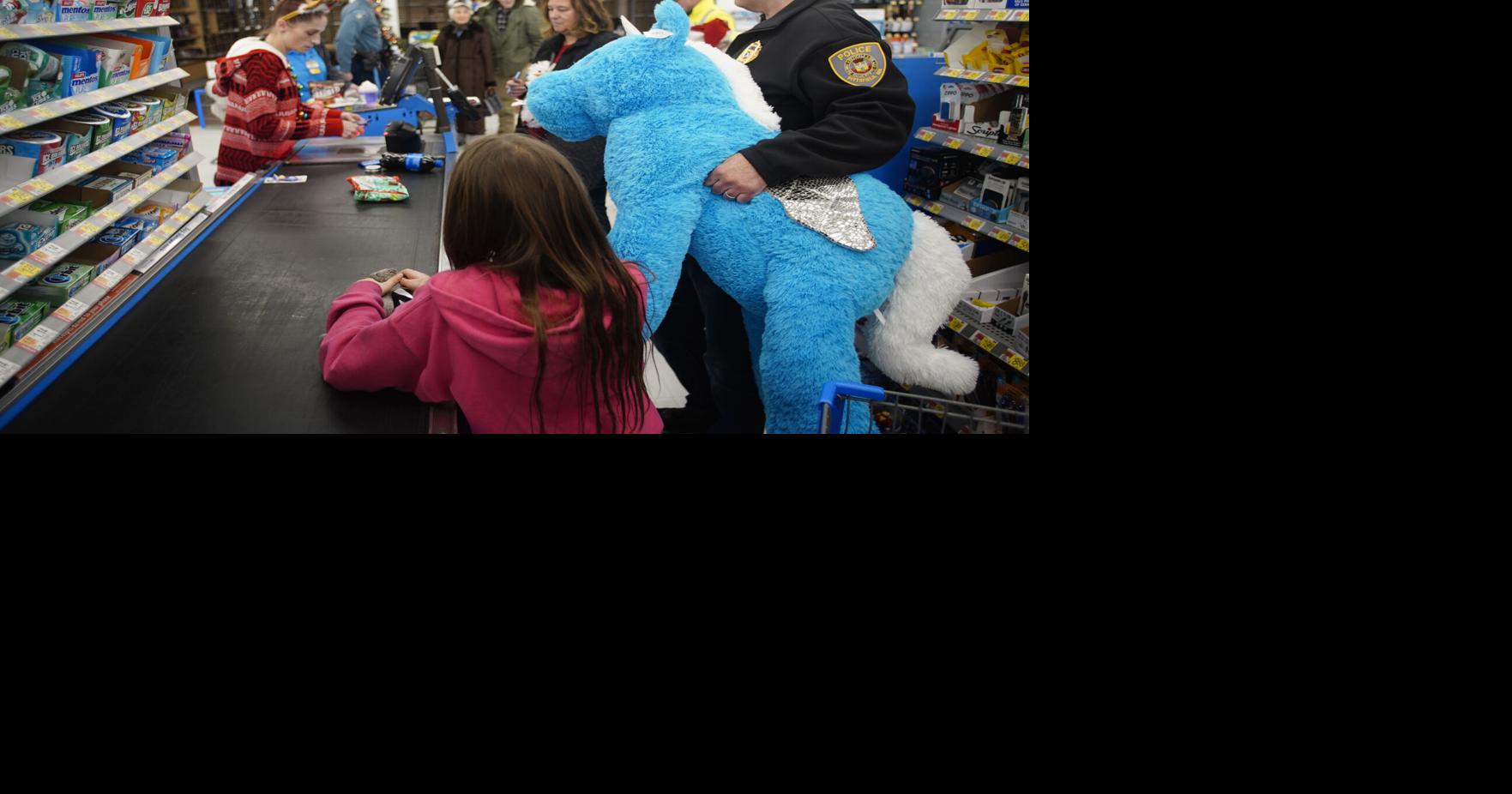 Photos Pittsfield police and Massachusetts State Police take 17 Pittsfield kids on a holiday