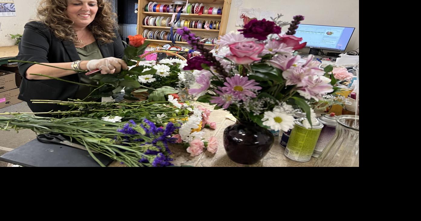 Pittsfield's Viale Florist surprises people with 400 free flowers as