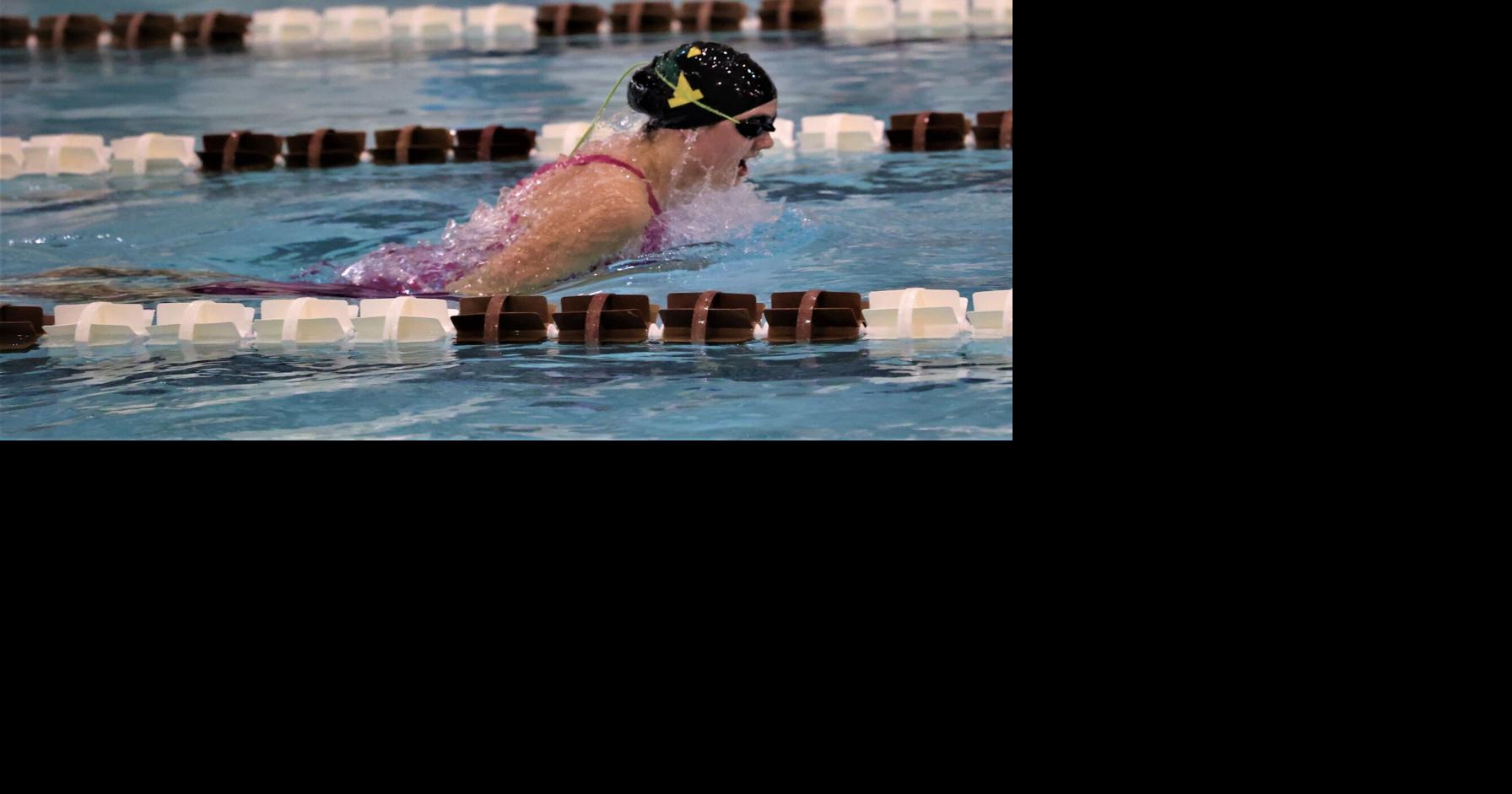 MIAA State Swim Meet La 6e place de Holmes mène les filles de Monument