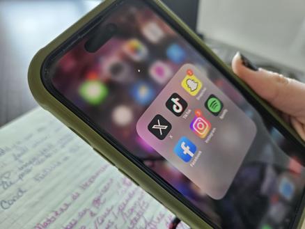 Berkshire Hills teachers and administrators are concerned about cellphone use in schools. 'Some hard conversations' are expected - Vimarsana News