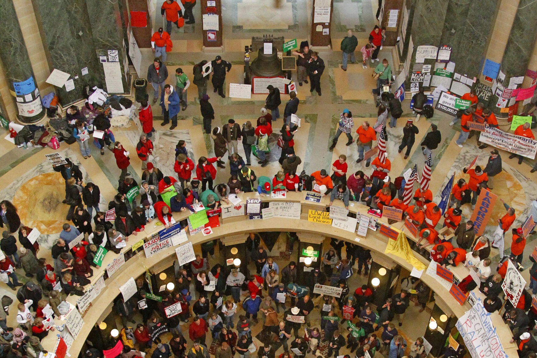 Photo shows 2011 Wisconsin protests, not