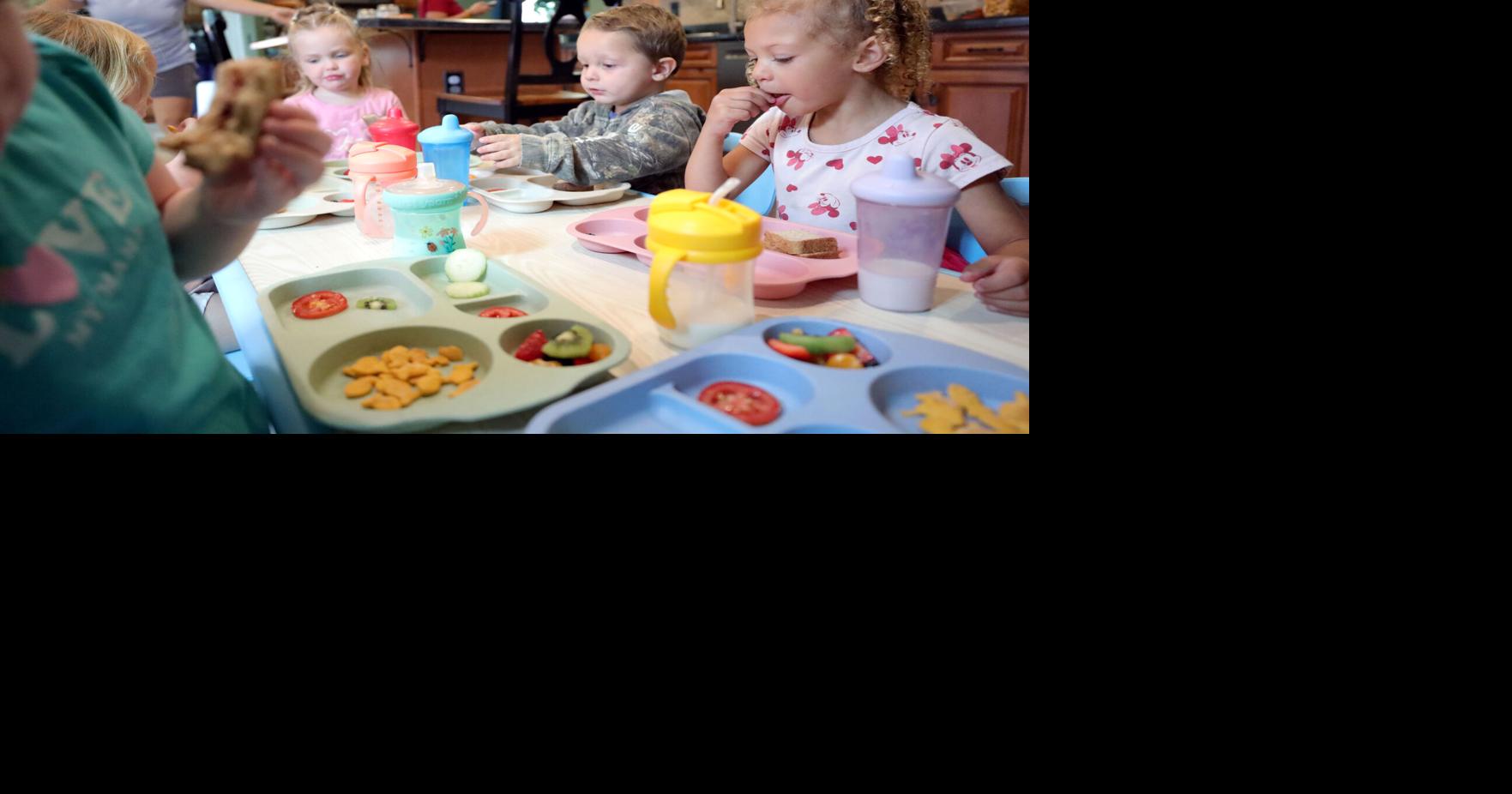 kids sitting at table eating lunch