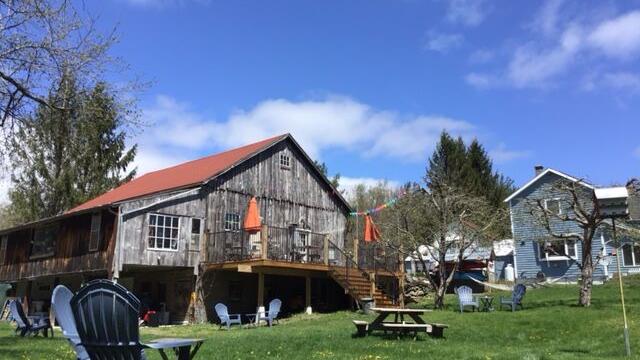 Looking for a new, outdoor spot to drink wine? Home Range Winery invites you to the family farm - Vimarsana News
