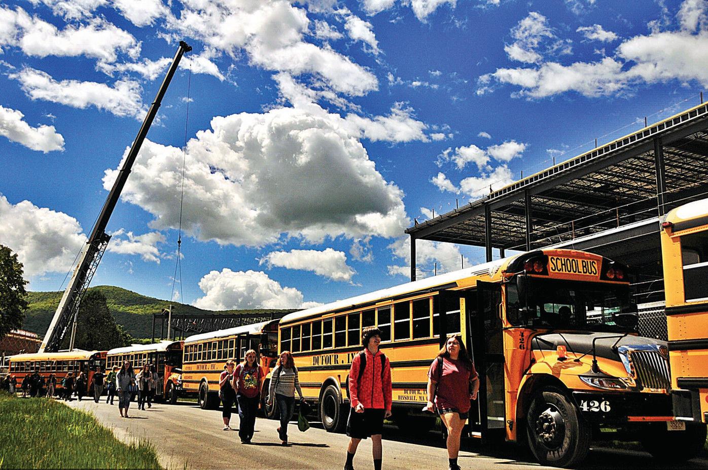 Extractie Manifestatie twist First step for unifying Mount Greylock Regional School District complete: 3  bus contracts into 1 | Archives | berkshireeagle.com