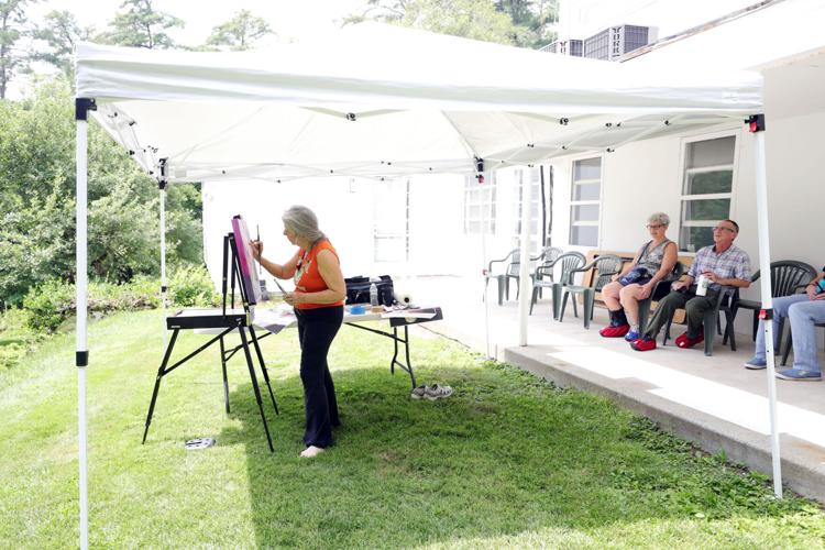 people watching Diane Firtell paint