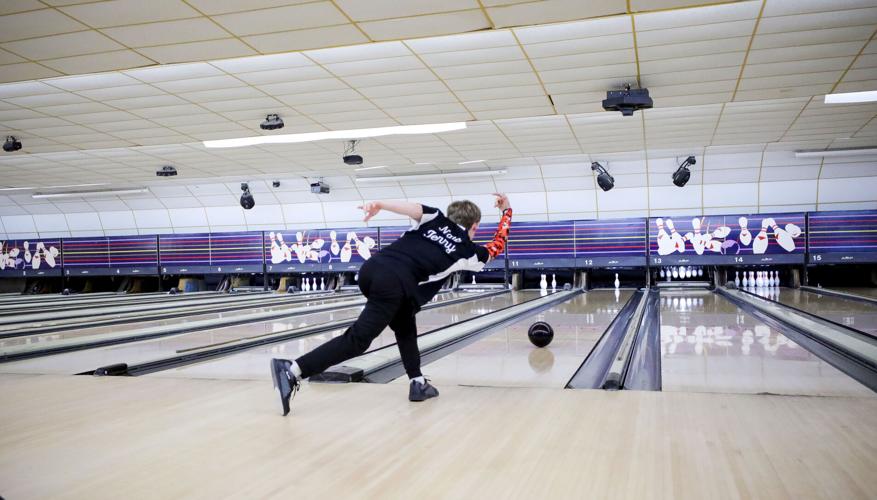 Nate Terry bowling
