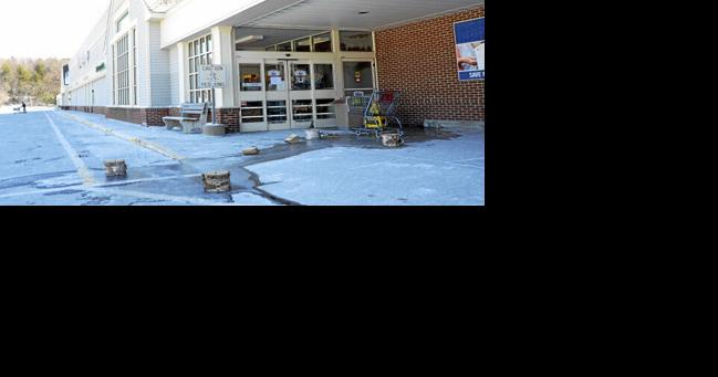 Couple sells Pittsfield Dan Fox Drive Stop & Shop plaza for almost double what they paid for it. It's the largest commercial property sale of the year - Vimarsana News