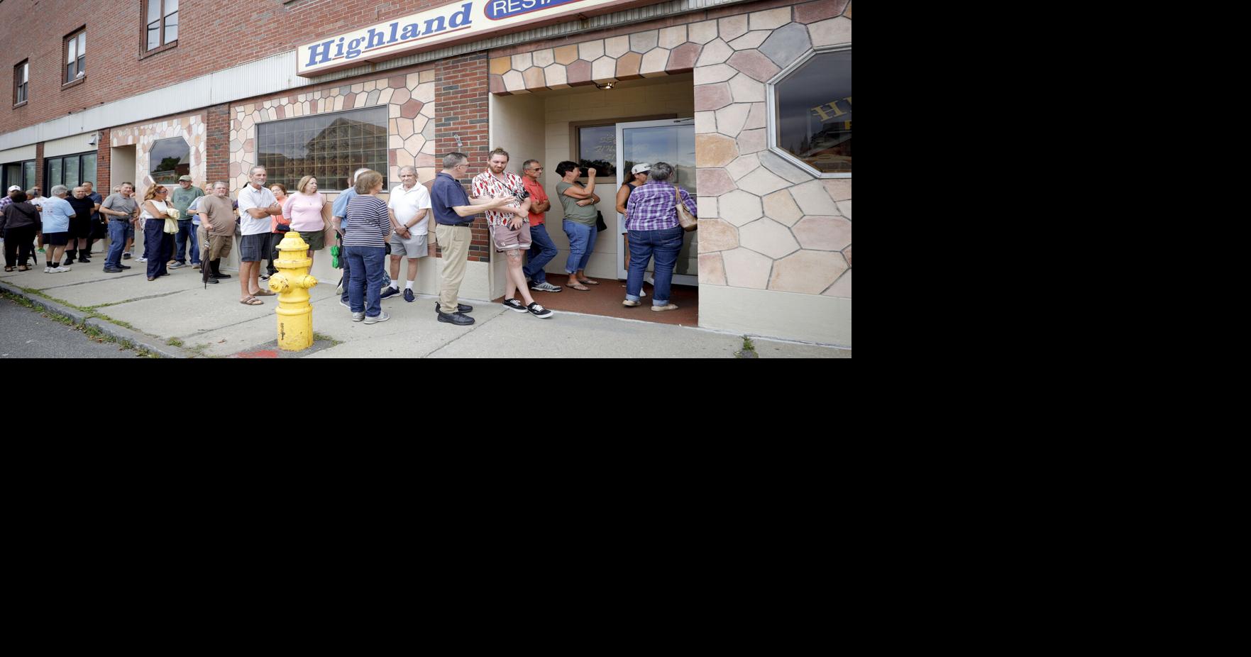Photos: Customers flock to The Highland restaurant before it closes