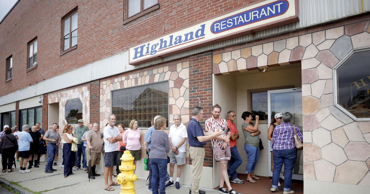 Photos: Customers flock to The Highland restaurant before it closes