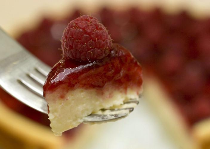 Cheesecake with raspberries