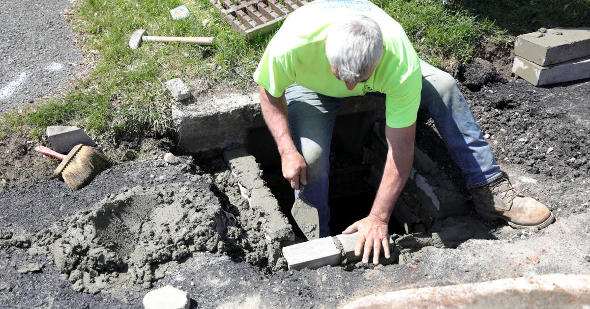 Bob O'Brien mortaring storm drain structure | | berkshireeagle.com