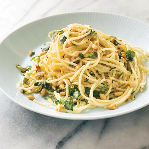 Tame late-night spaghetti monster with this garlicky dish