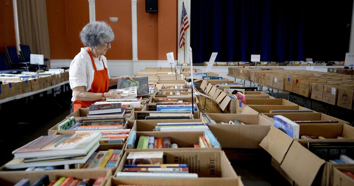 Nancy Cohen setting up for book sale