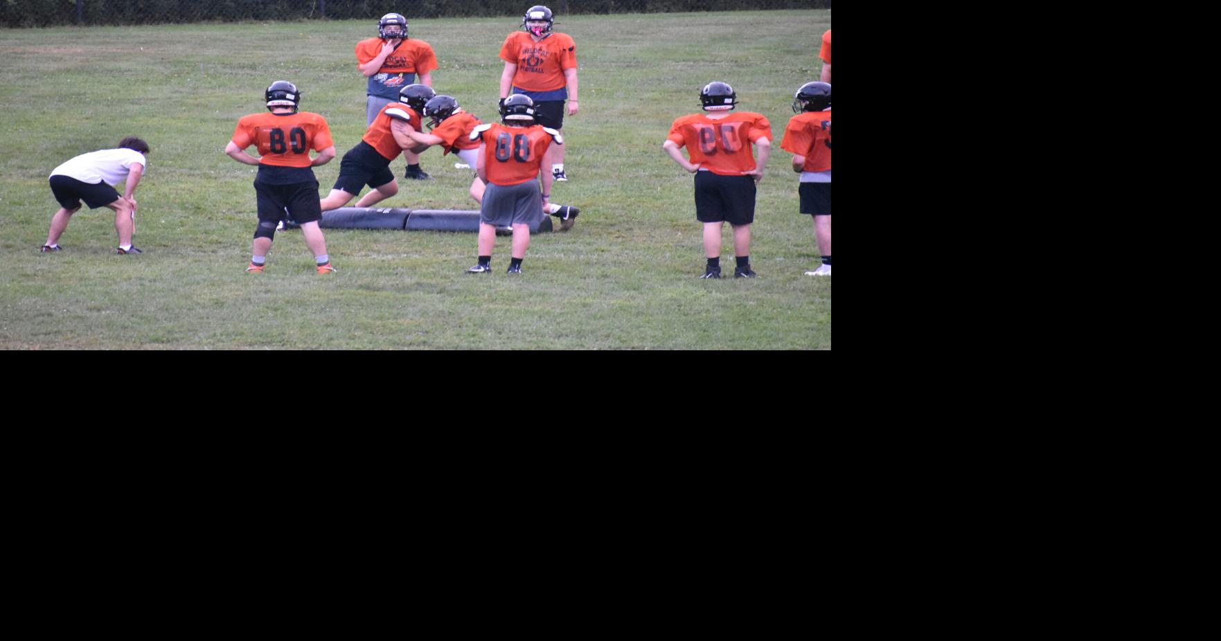 Lee practice football