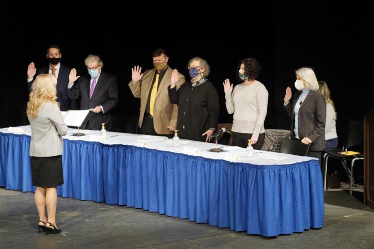 Scholl Committee members sworn in