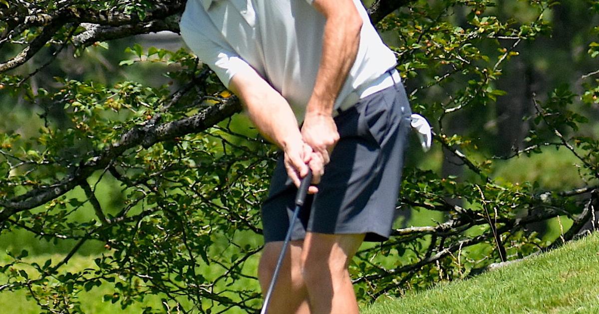 Aaron Nackoul putts