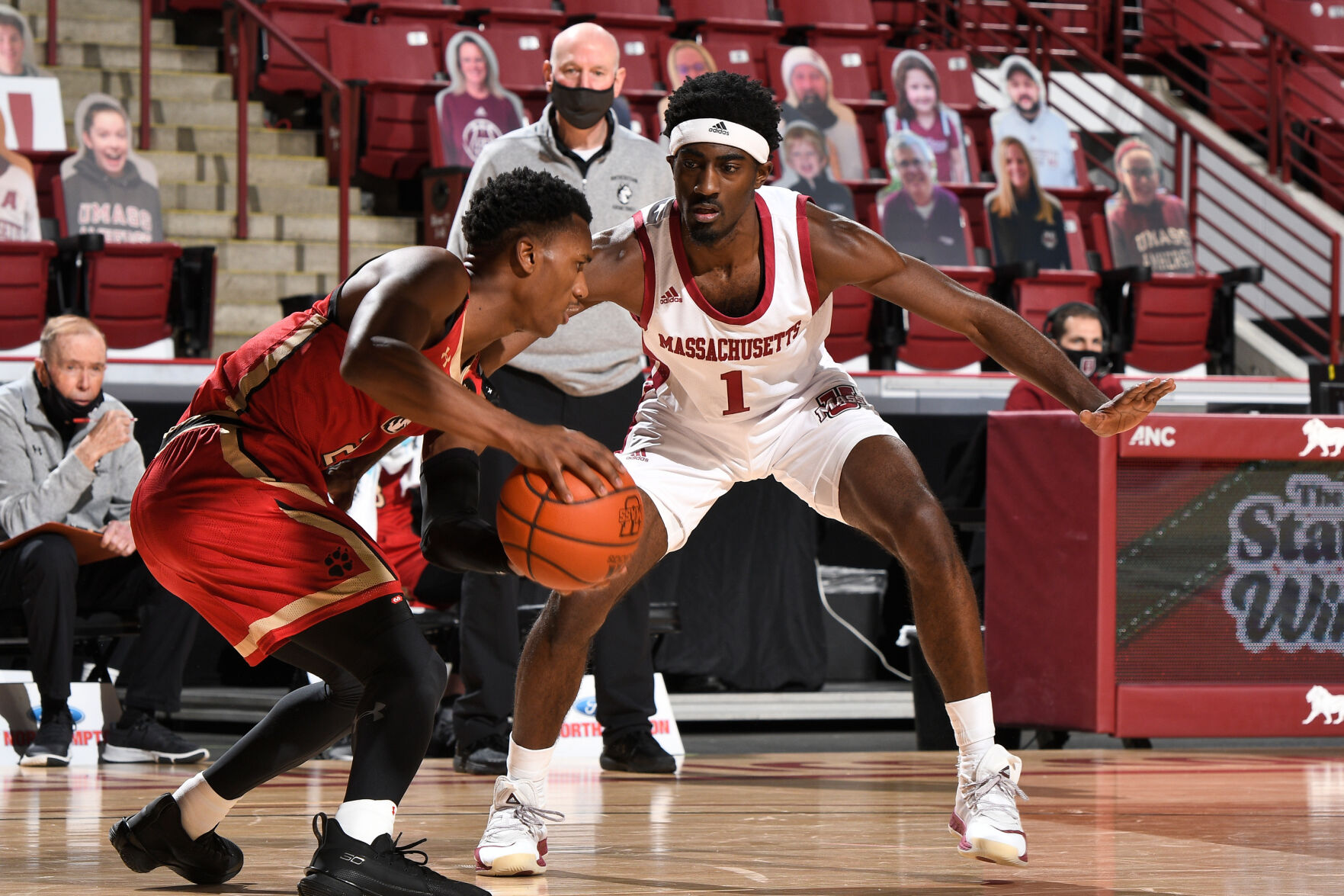 UMass Men's Basketball Loses To Davidson At Home, As Star Tre Mitchell ...