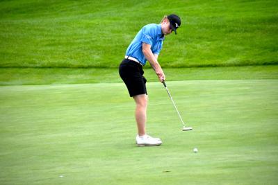 McLaughlin putts
