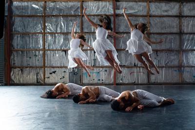 Black Grace 2 - photo by Duncan Cole.jpg