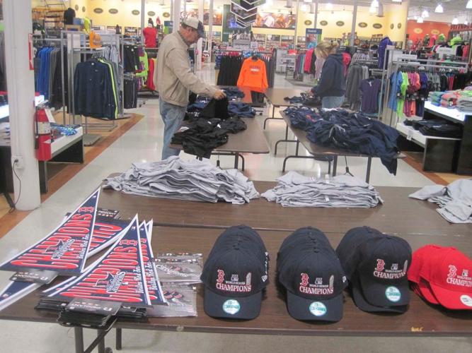 Red Sox fans show off World Series win with team merchandise, Local News