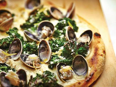 Pizza with the taste of New England clam chowder