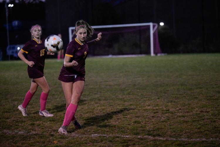 sophia schnackenberg plays soccer