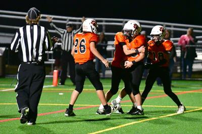 Lee celebrates a touchdown