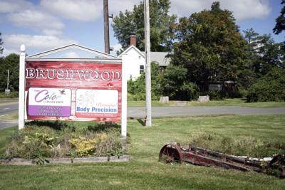 Brushwood Farm sign, entrance