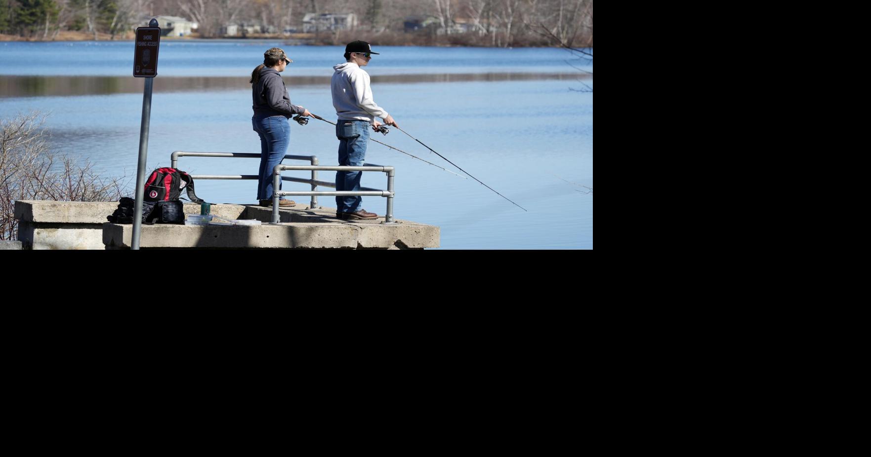Photos: Sunny day at Farnum's Crossing