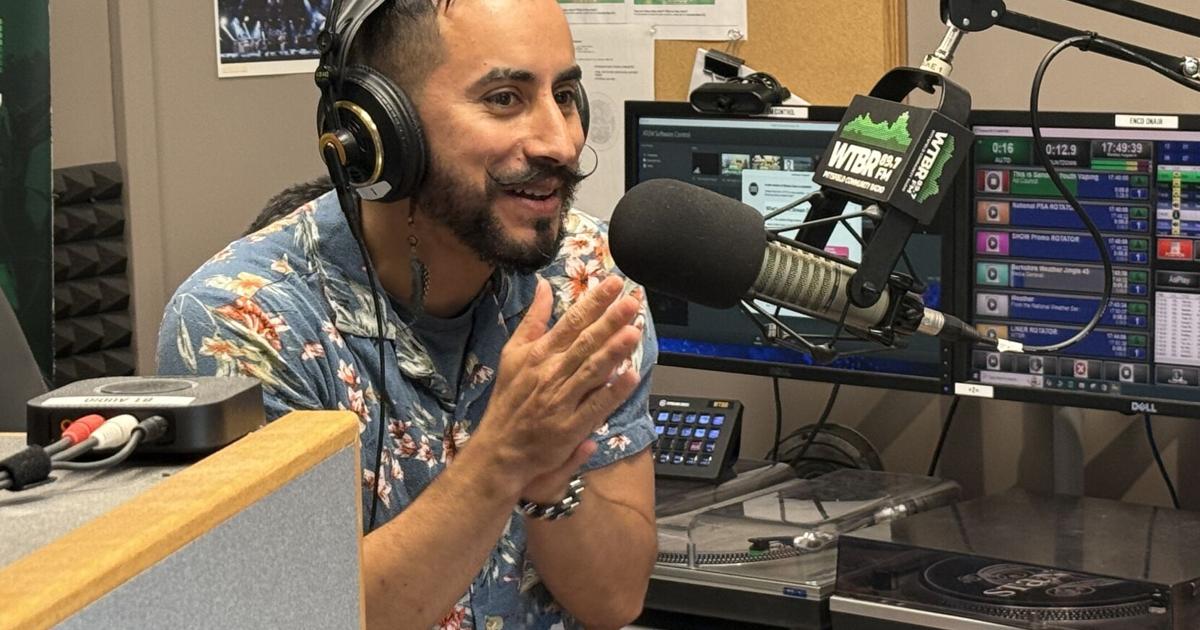 Spanish-language radio program “Pilldorama” offers mental health support to Latino immigrants