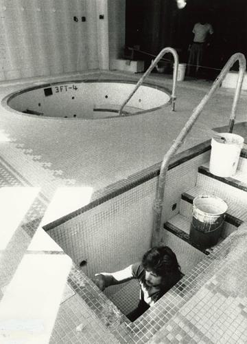 Tom Paige of Paddock Pools, working in a cold plunge, Sept. 5, 1989