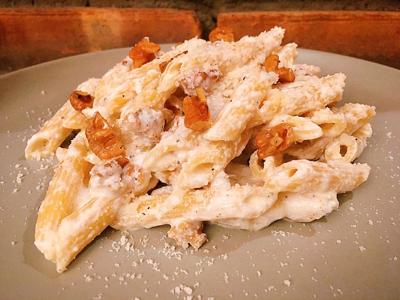 Pasta with ricotta and nuts