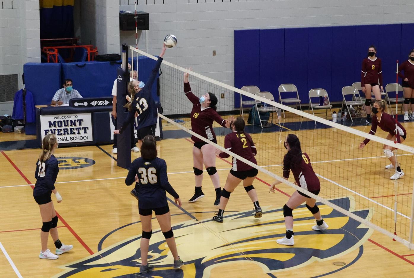 Kelly Krom stands up against Danielle Miller