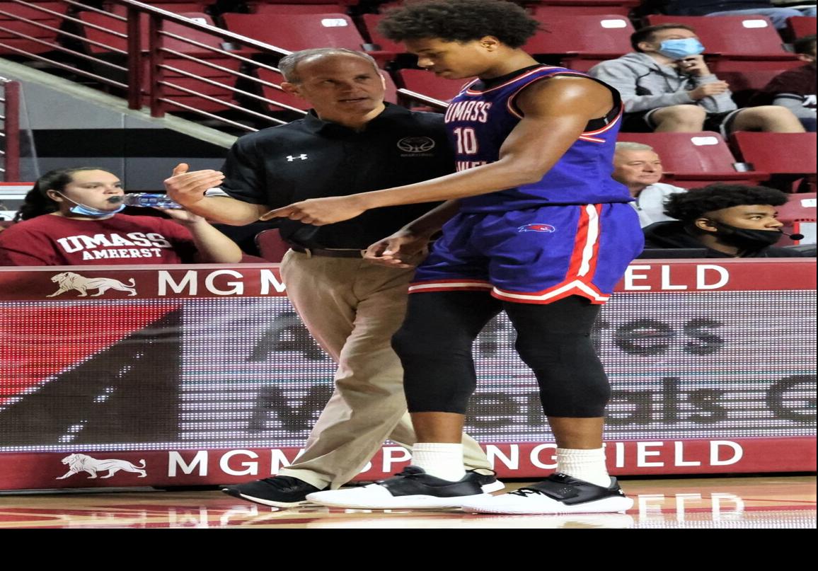 Pat Duquette's UMass Lowell River Hawks handle UMass in Amherst