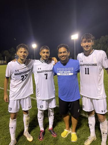 Mt. Carmel soccer trio reunite at Purdue-Fort Wayne