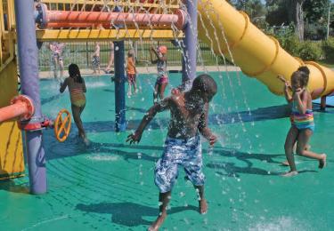 Residents try to beat the heat | Community News | beverlyreview.net