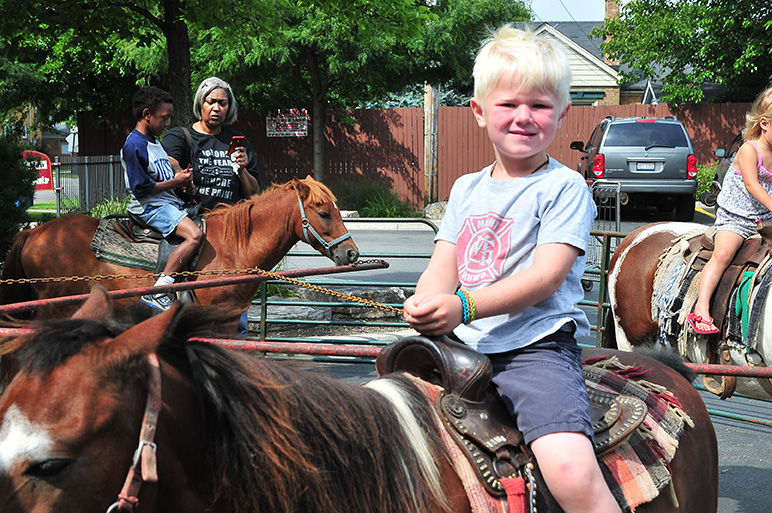 County Fair petting zoo | News | beverlyreview.net