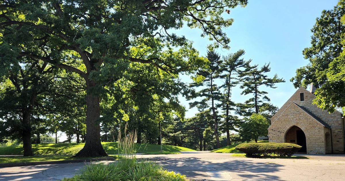 Ancient geology gives rise to scenery of Blue Island ridge