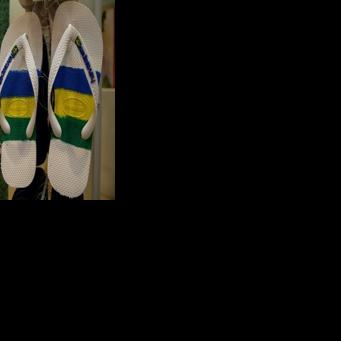 A promotional video for Havaianas flip-flops featuring prominent actress Fernanda Torres, a supporter of the Brazilian left wing, has sparked outrage on the right