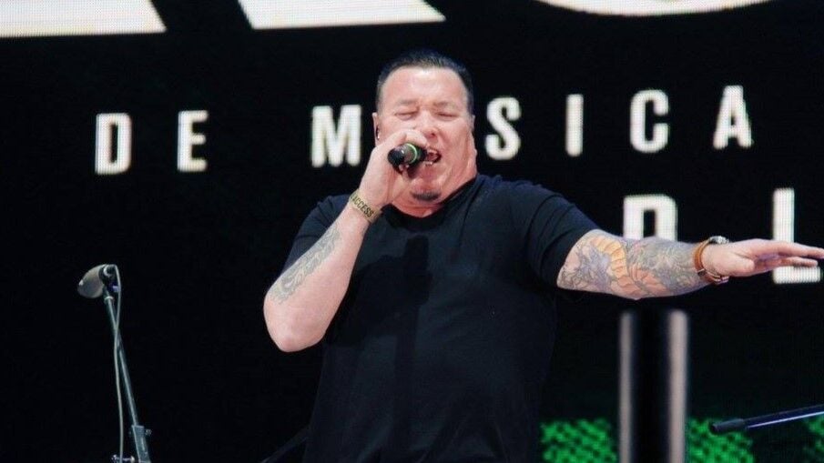 Smash Mouth's Steve Harwell, Who Sang Hit Song 'All Star,' Dies of Acute  Liver Failture