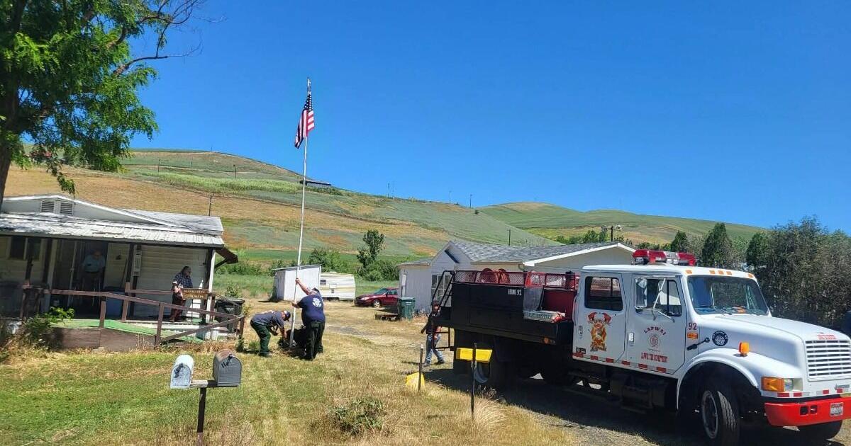 Lapwai Fire's Simple Act of Kindness Replaces Worn American Flag
